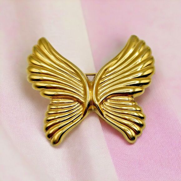 Vintage Butterfly Brooch Angel Wings Art Deco Metal Gold Tone Estate Jewelry Pin - Picture 1 of 10